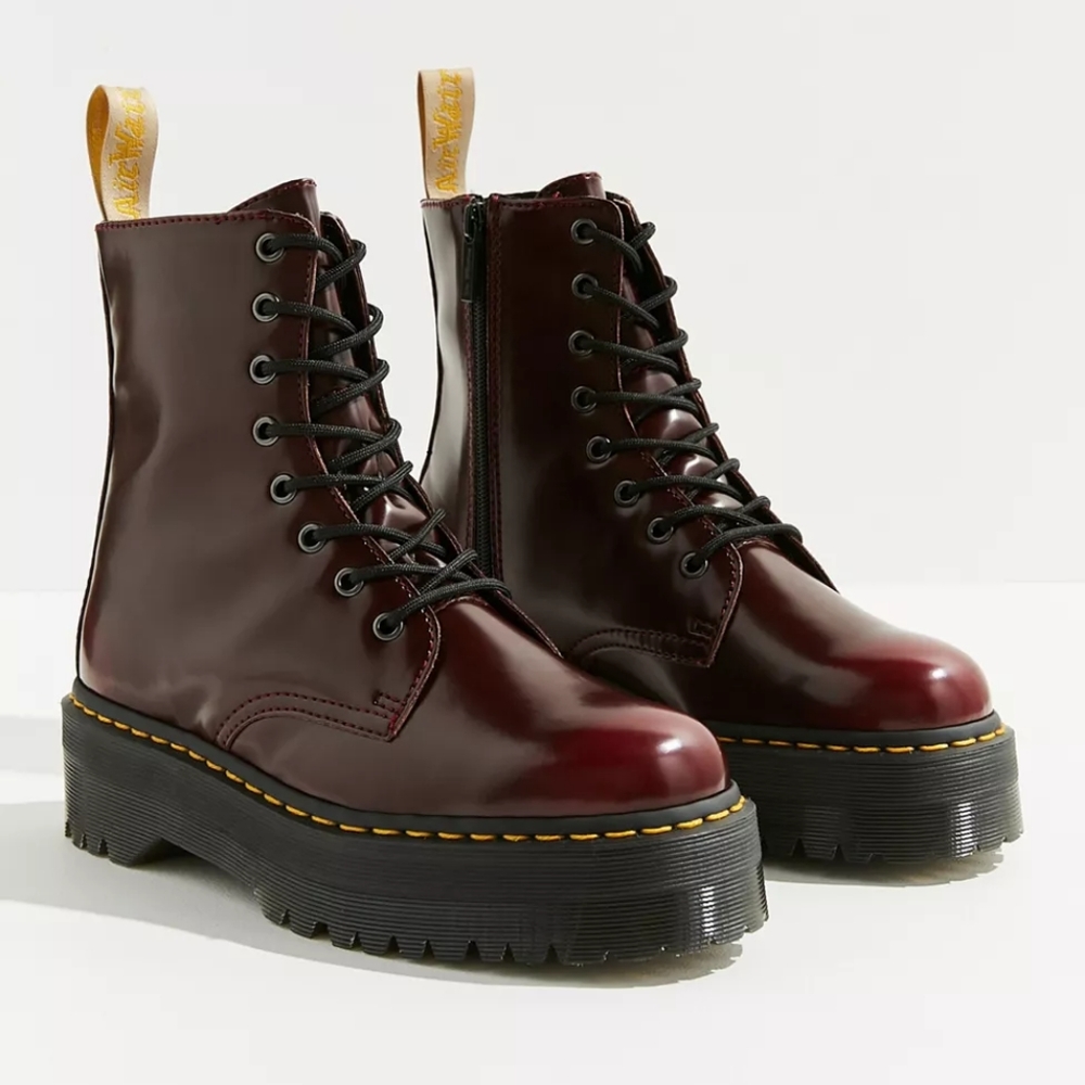 NIB Dr. Martens Vegan Jadon II platform 8-eye Boot